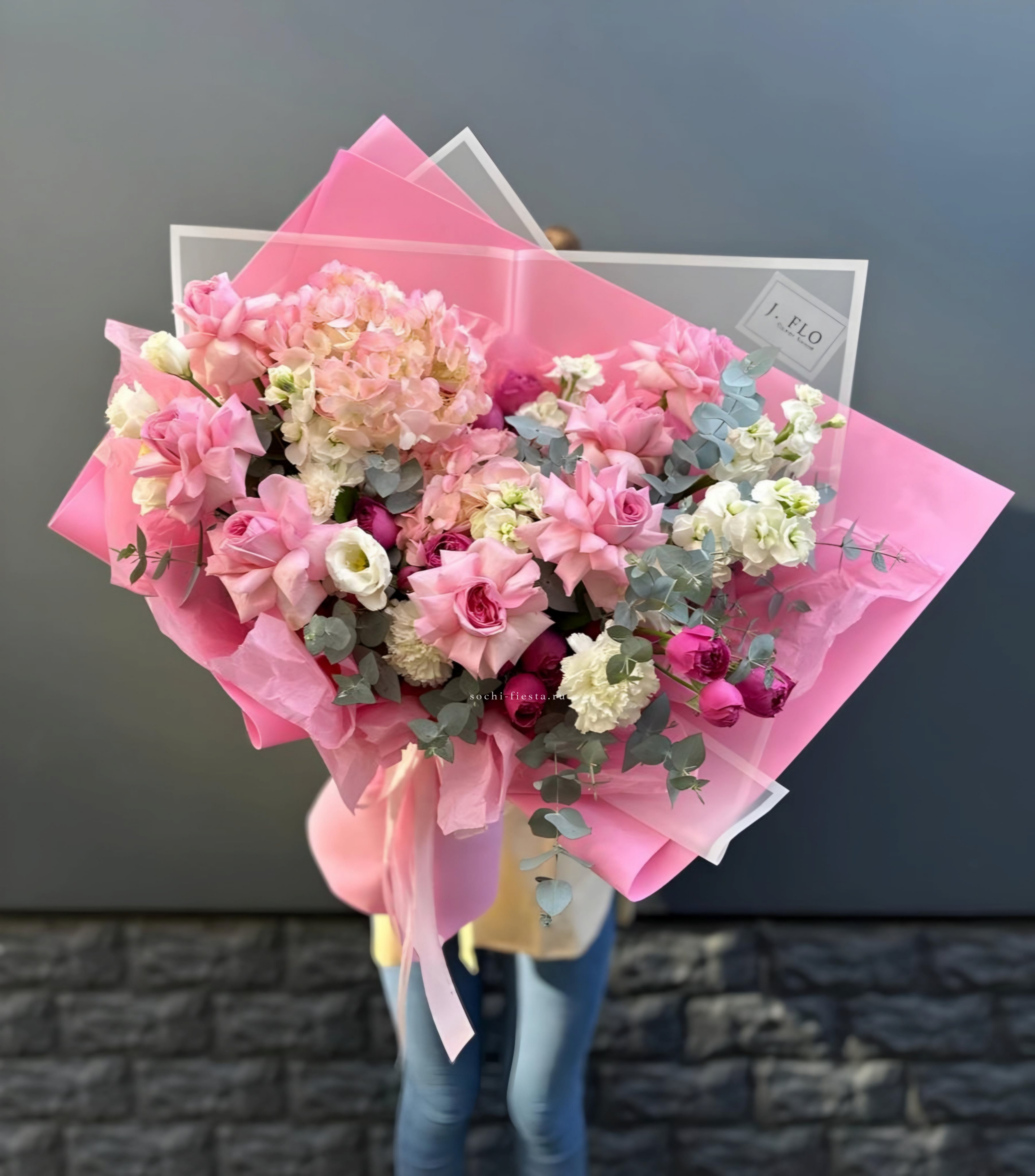 Дизайнерский букет №25 с доставкой в Нижнем Новгороде