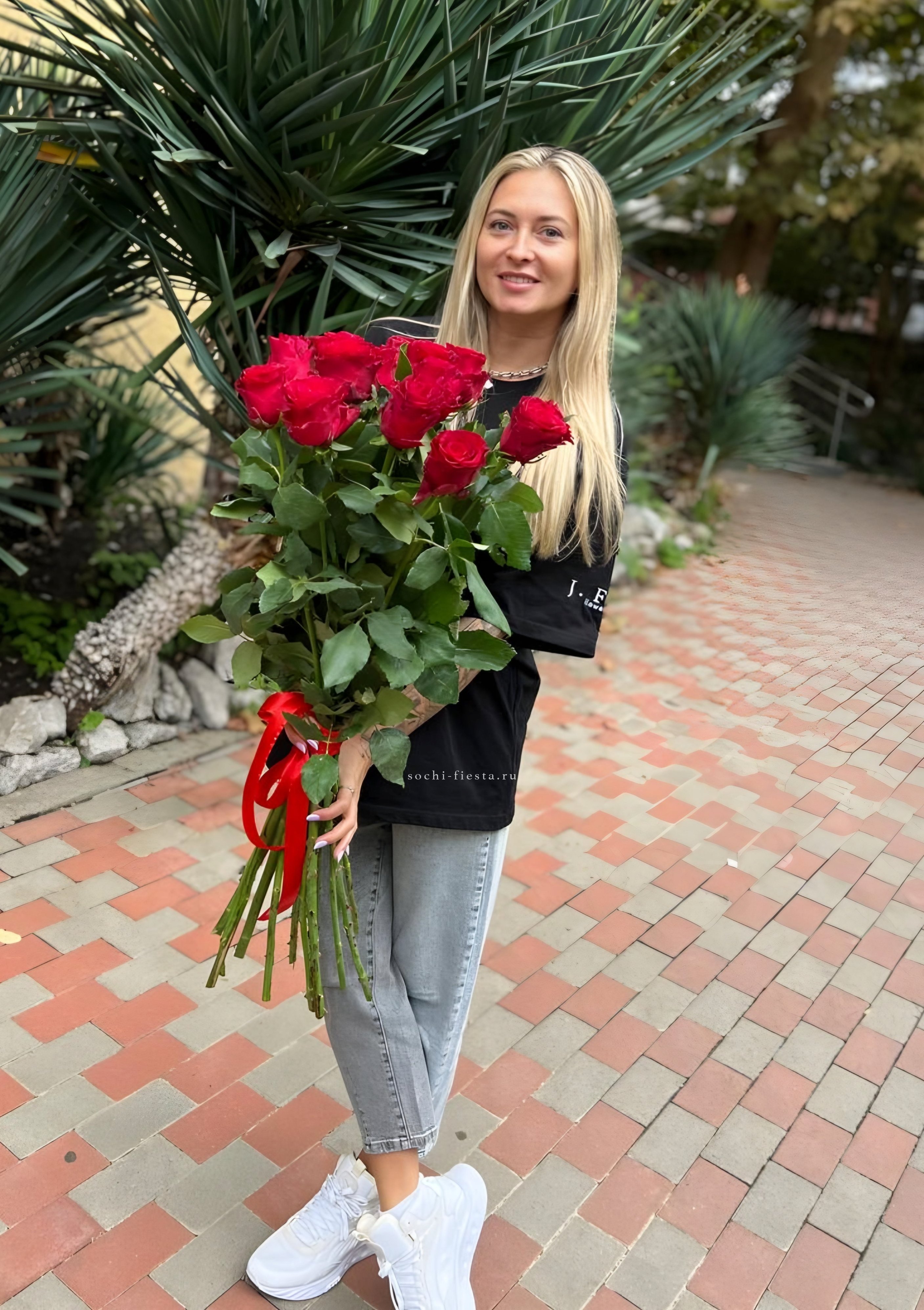 15 высоких красных роз в Нижнем Новгороде
