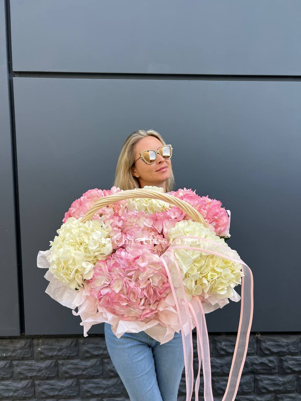 7 гортензий в корзине в Нижнем Новгороде