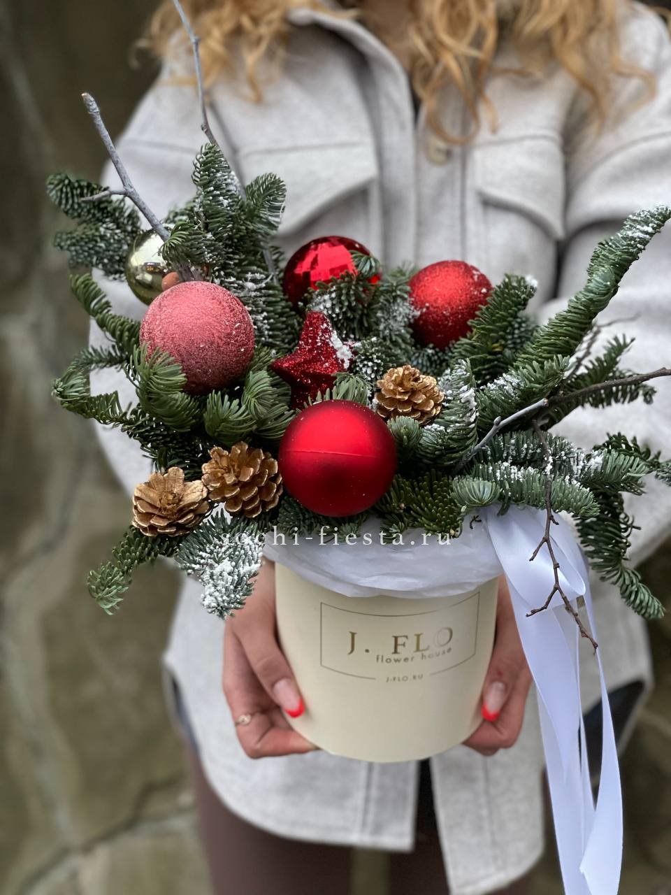 Новогодняя композиция в коробке Red Star с доставкой в Нижнем Новгороде