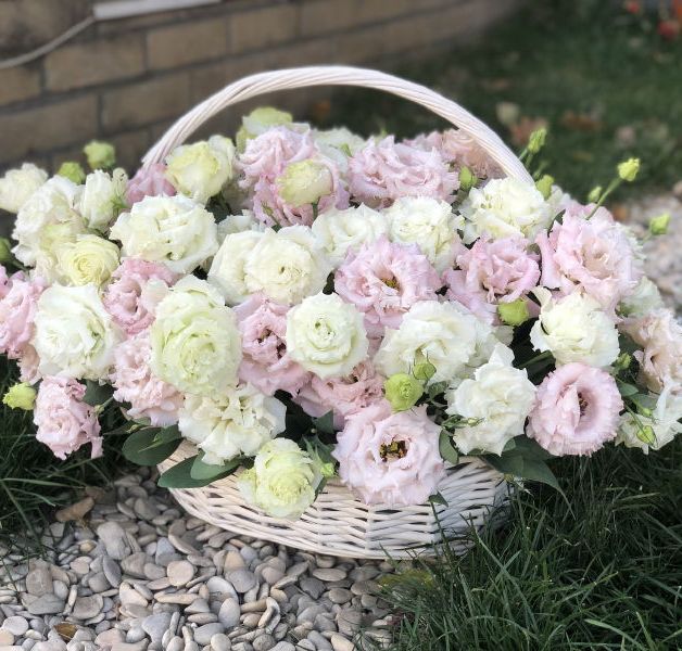 Корзина с эустомой в Нижнем Новгороде