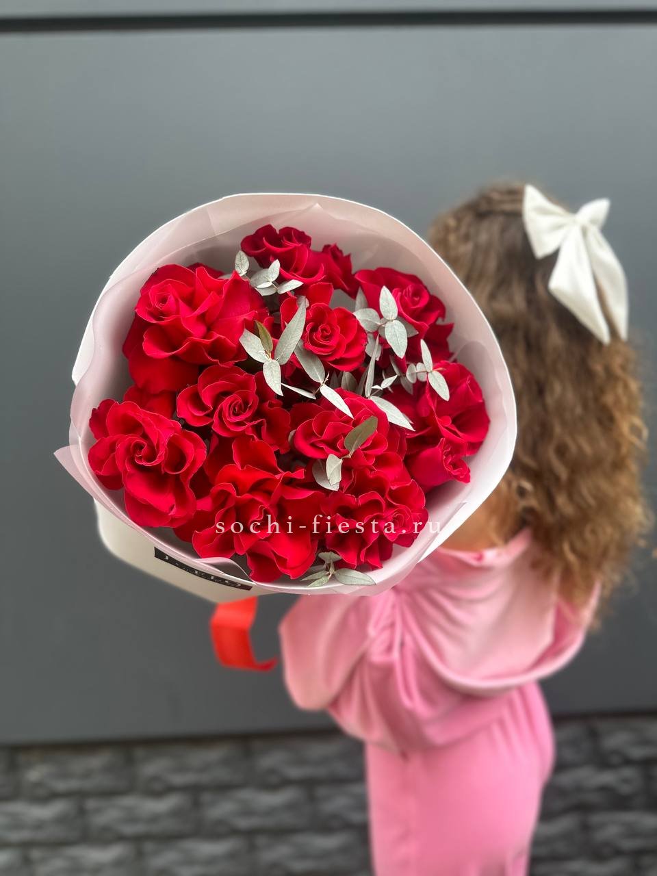 11 Красных французских роз с доставкой в Нижнем Новгороде