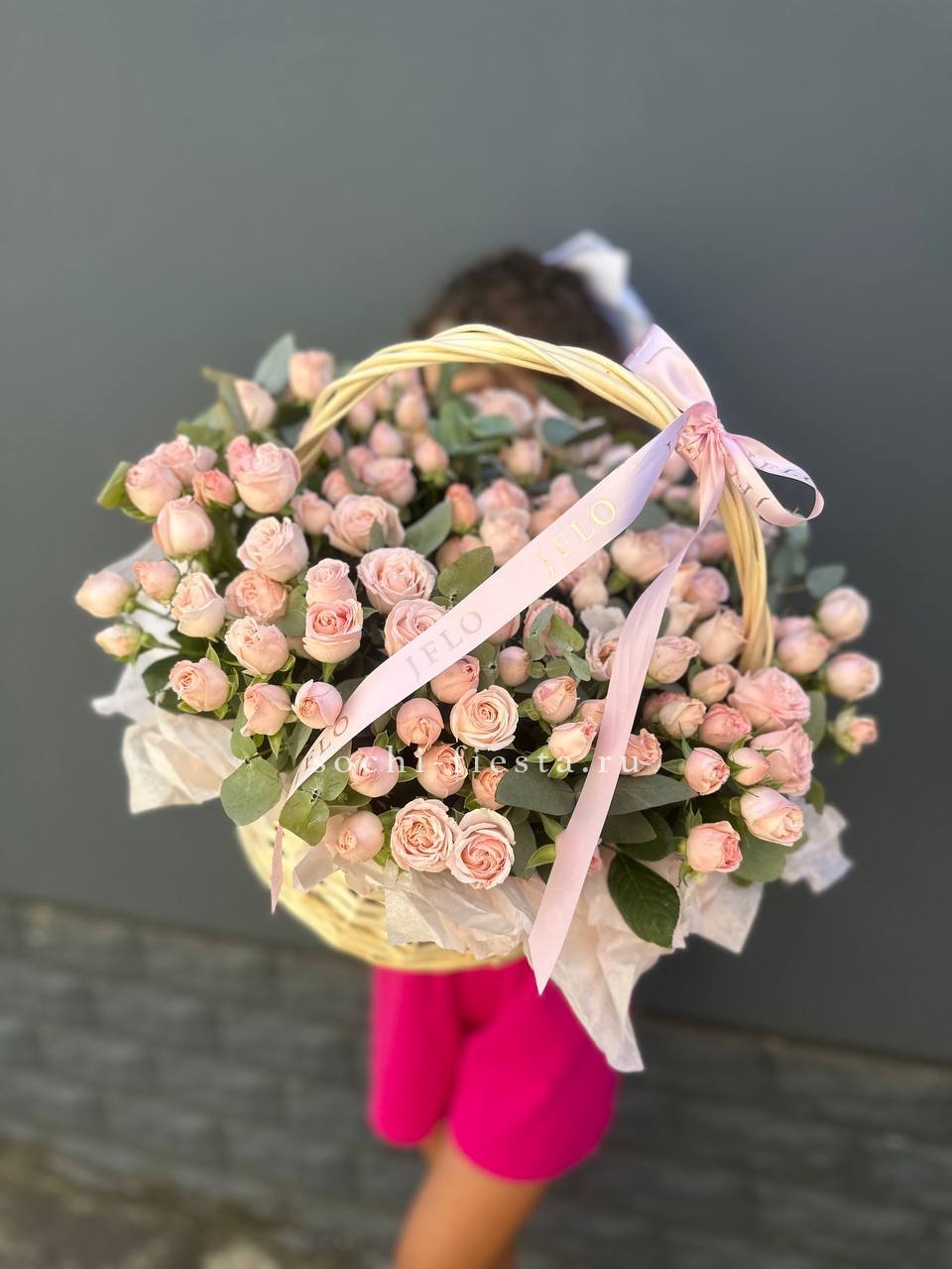 Корзина кустовых пионовидных роз в Нижнем Новгороде