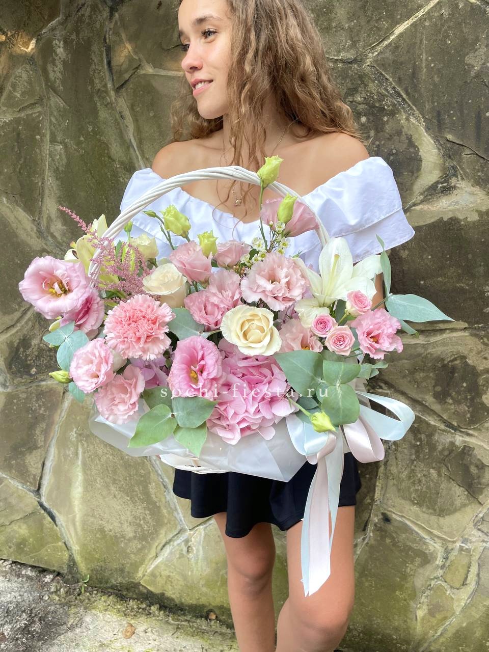 Авторская корзина Mia с доставкой в Нижнем Новгороде