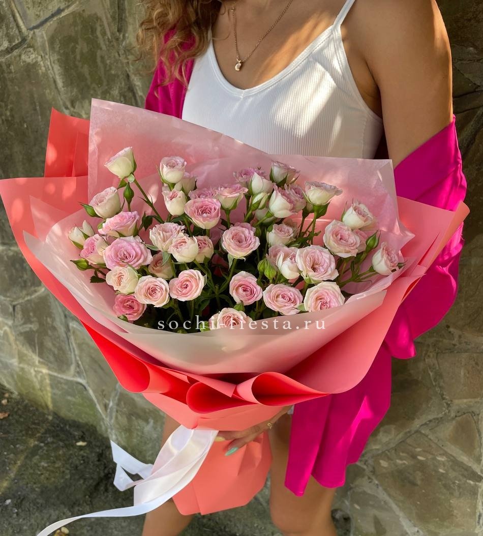 Розовые кустовые розы в Нижнем Новгороде