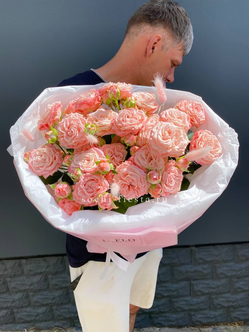 Пионовидные розы Мадам Бомбастик в Нижнем Новгороде