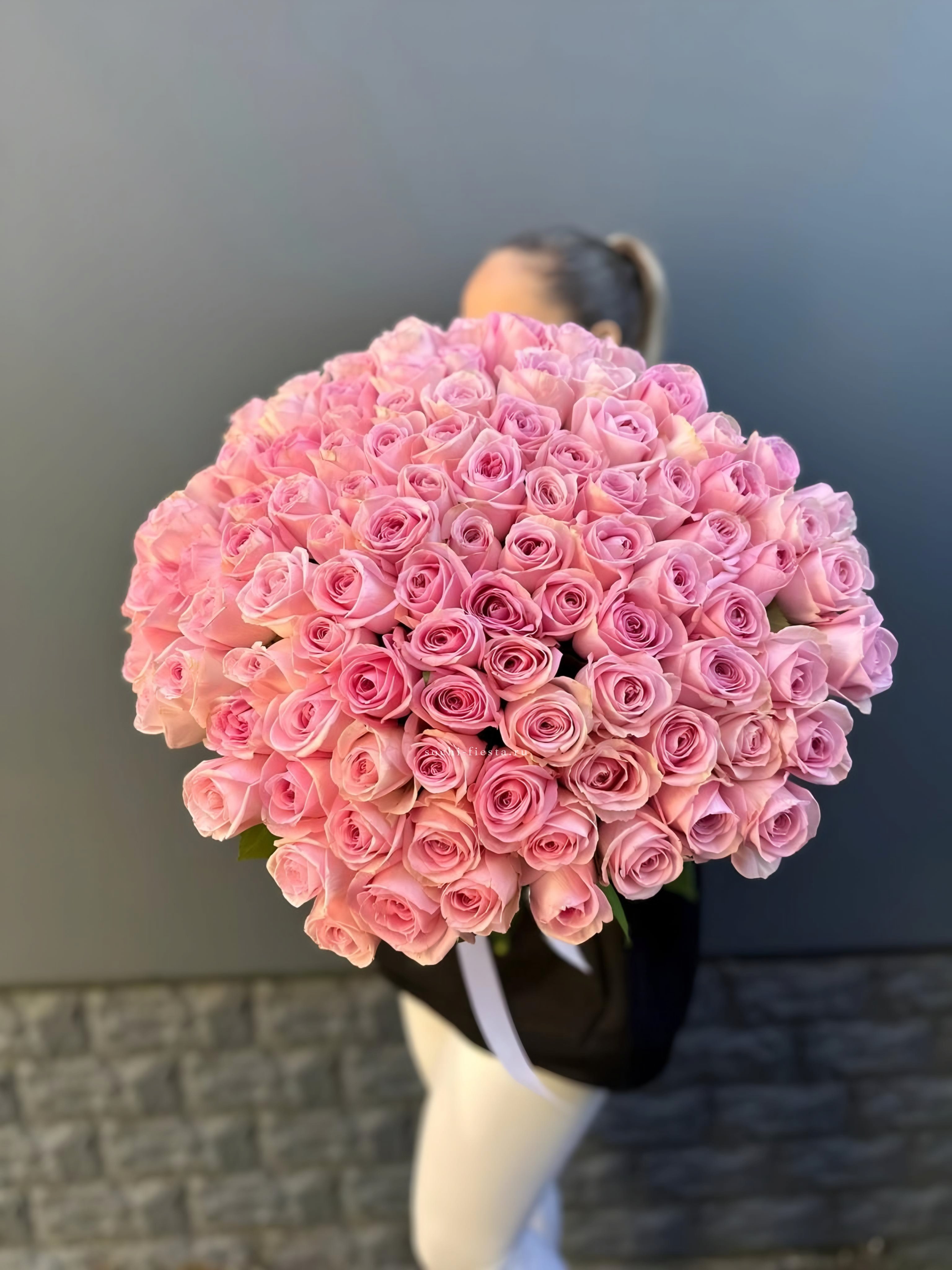 Охапка из 101 розовой розы в Нижнем Новгороде