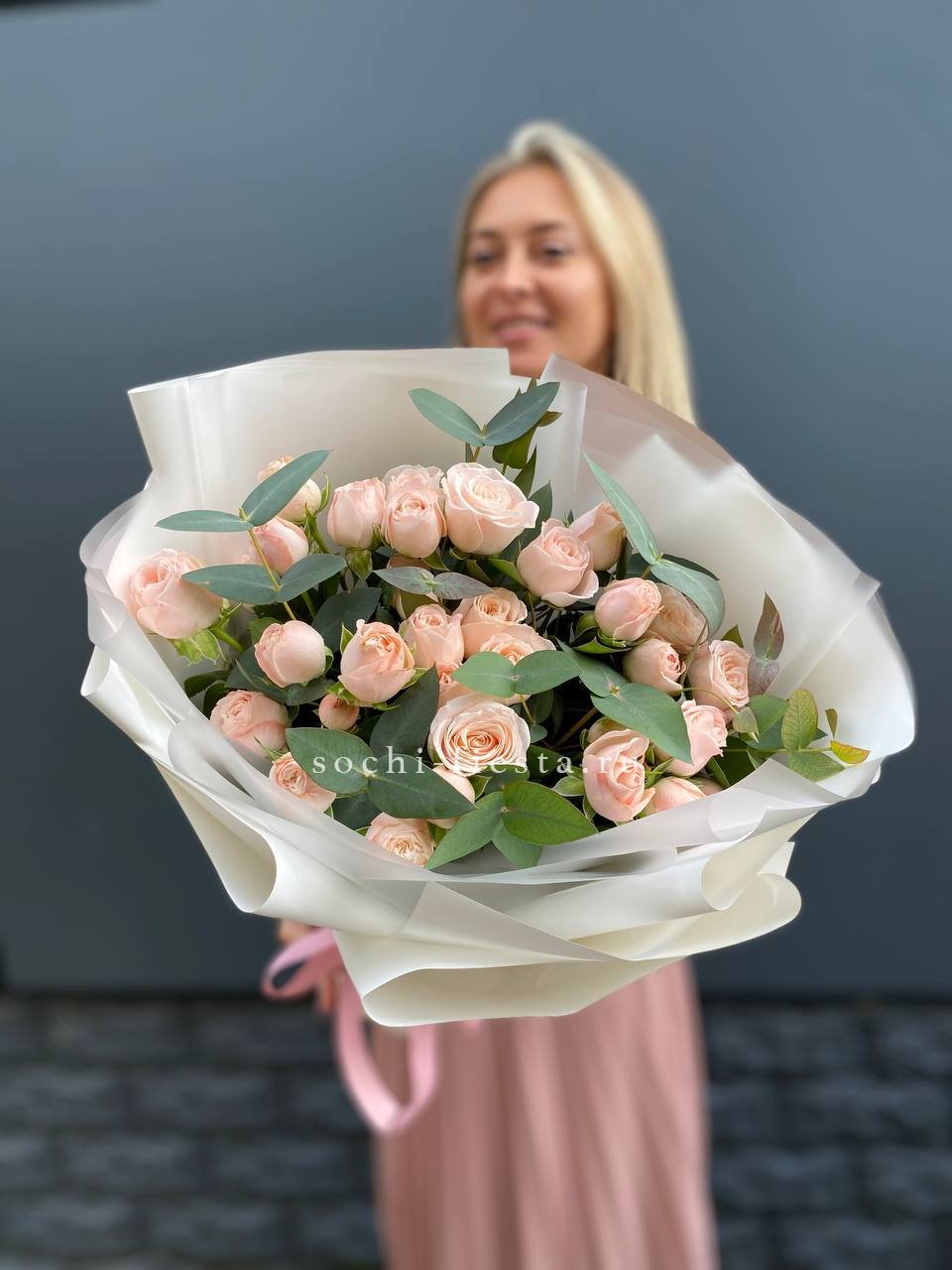 Букет кустовых роз "FRESH" с доставкой в Нижнем Новгороде