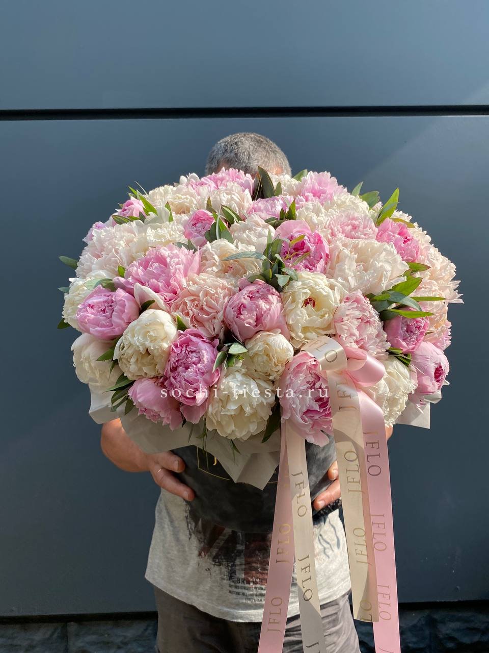 51 пионов в боксе в Нижнем Новгороде