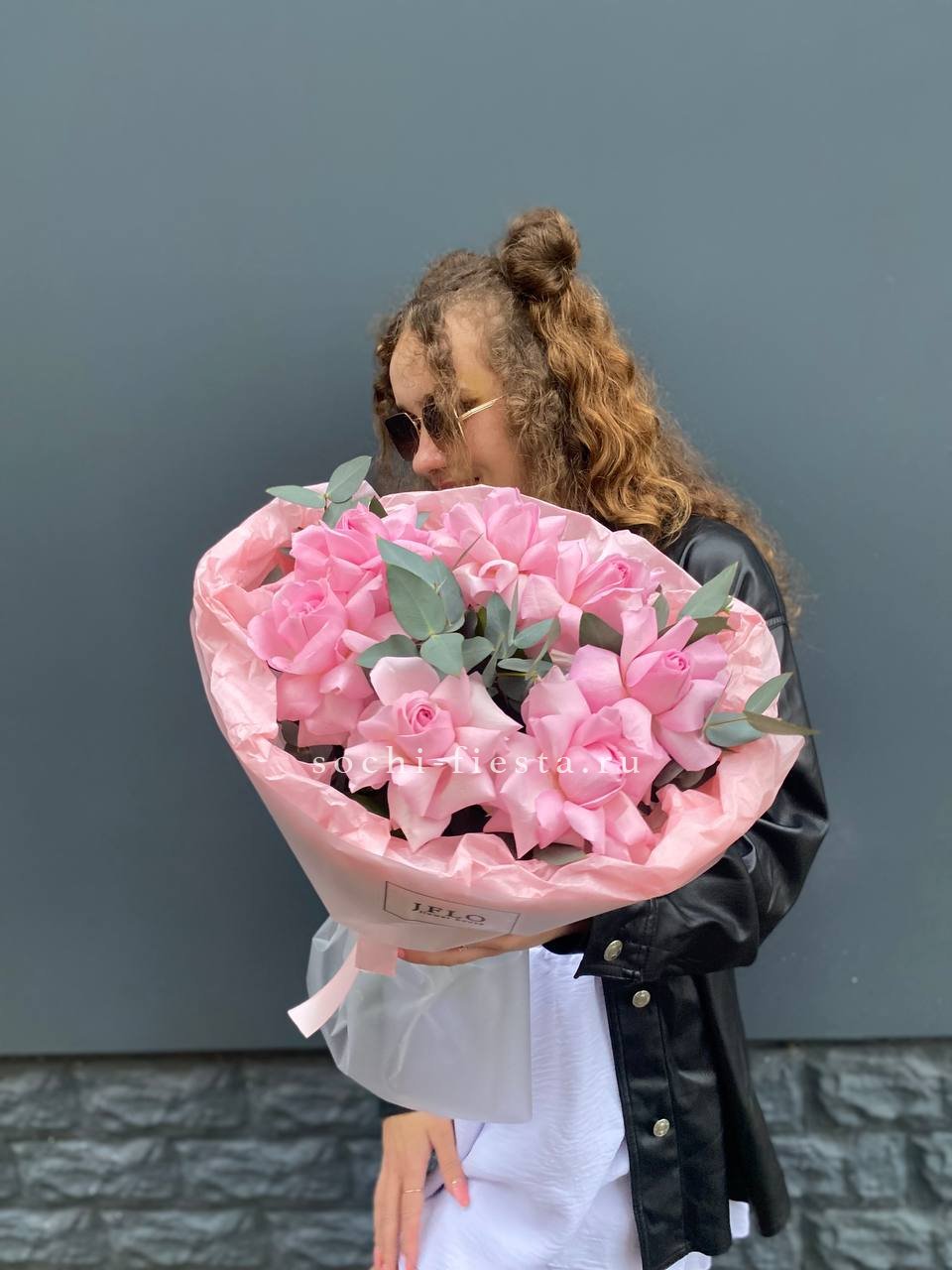 7 розовых роз в Нижнем Новгороде