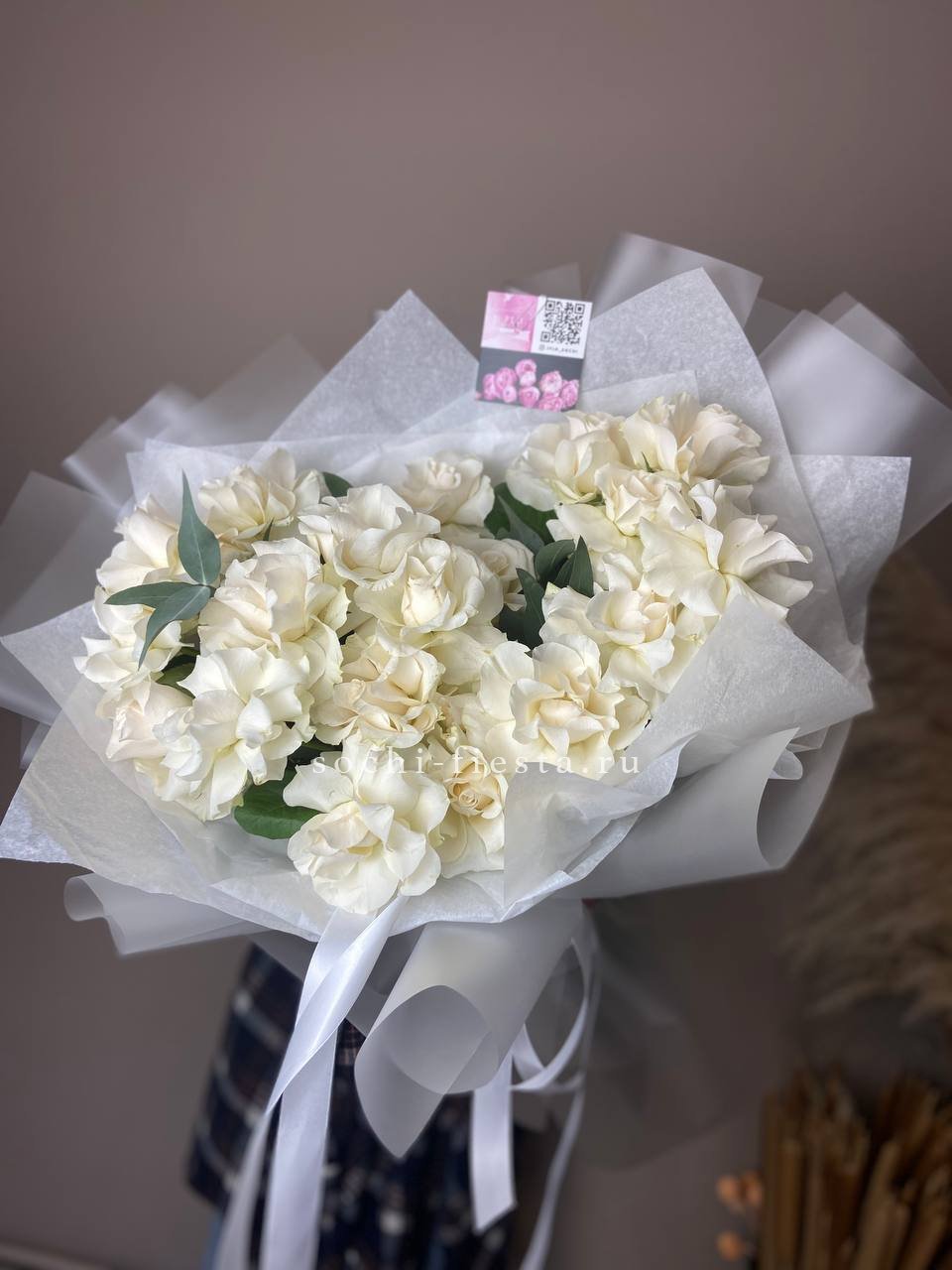 21 французских роз с эвкалиптом в Нижнем Новгороде