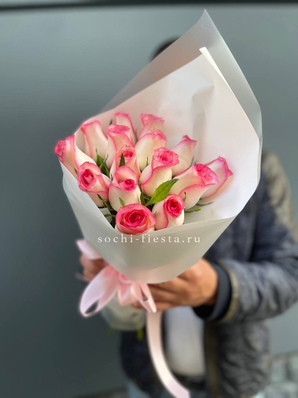 15 роз "Джумилия" с доставкой в Нижнем Новгороде