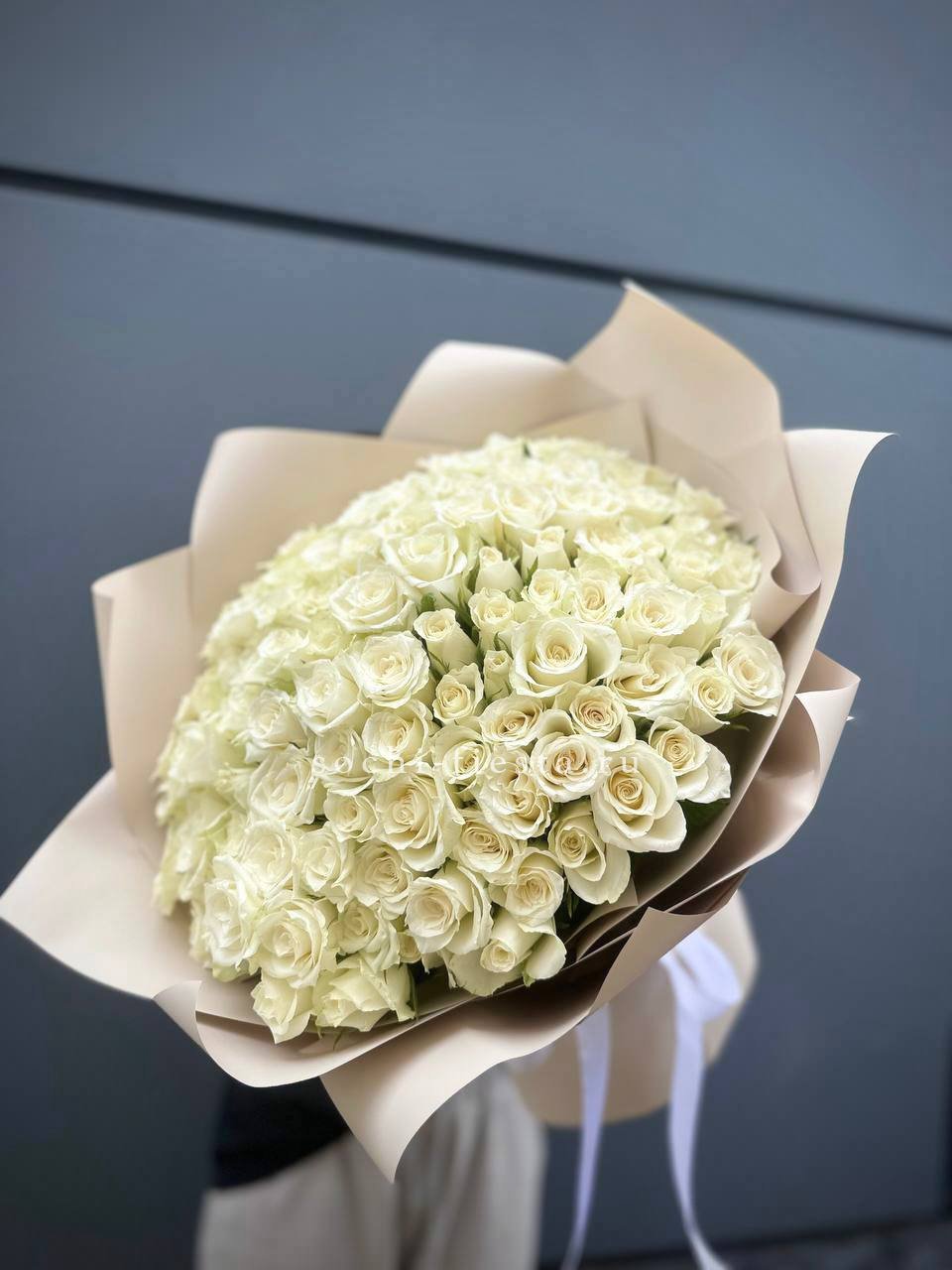 101 белая роза Athena в Нижнем Новгороде
