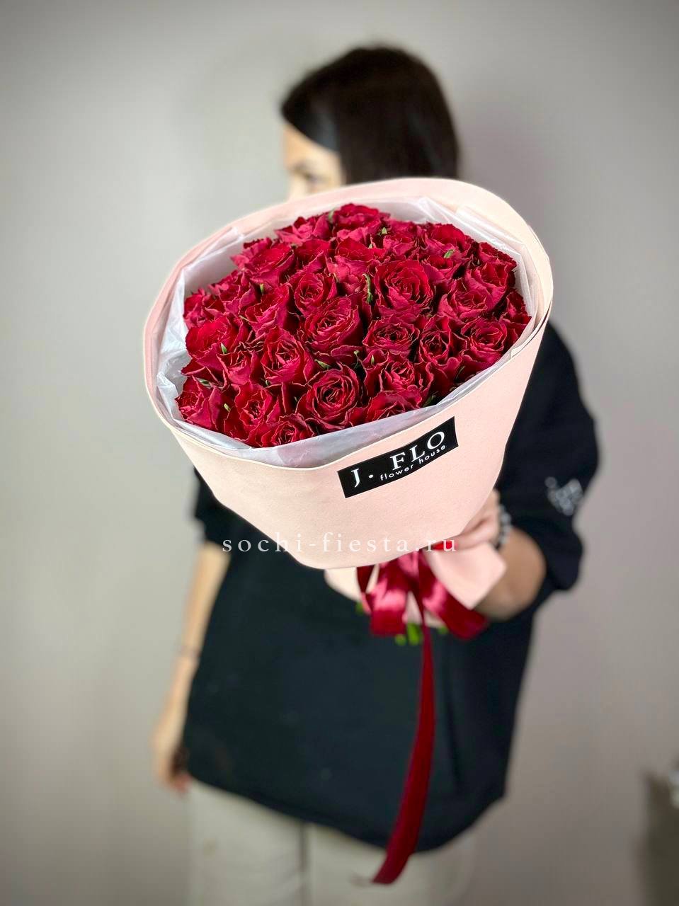 35 кенийских роз в Нижнем Новгороде