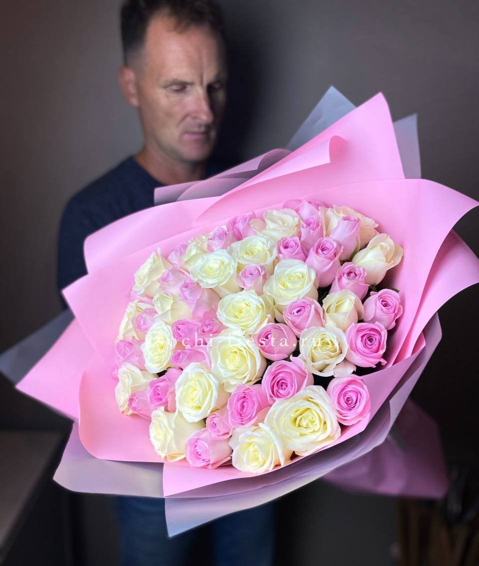 51 белых и розовых роз в Нижнем Новгороде