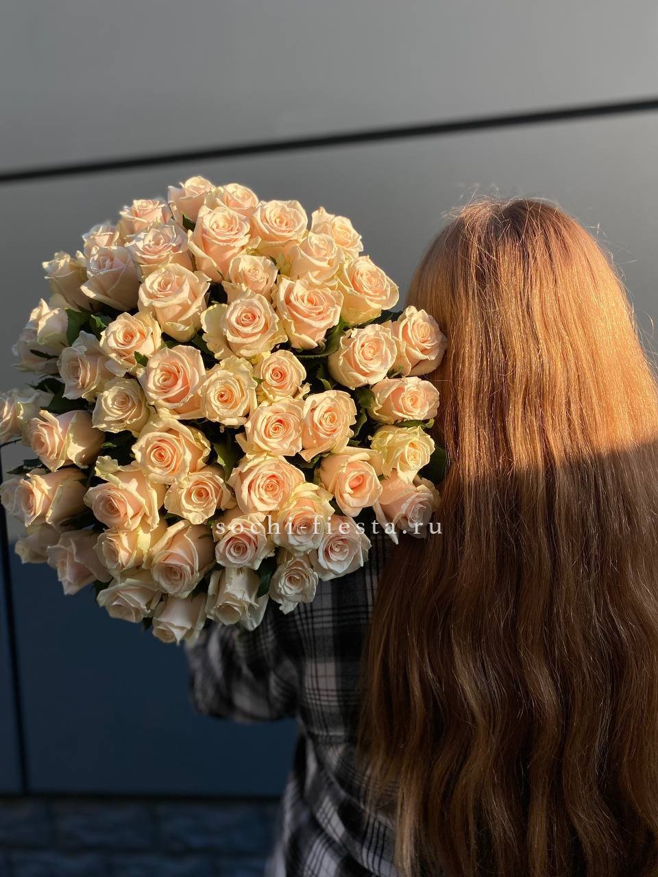 Охапка Кремовых Роз в Нижнем Новгороде