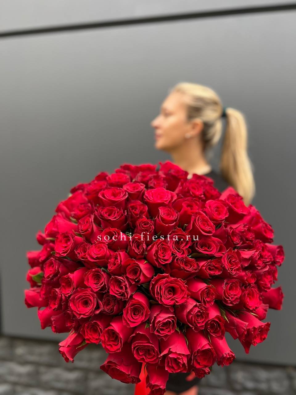 Охапка из 101 красной розы в Нижнем Новгороде