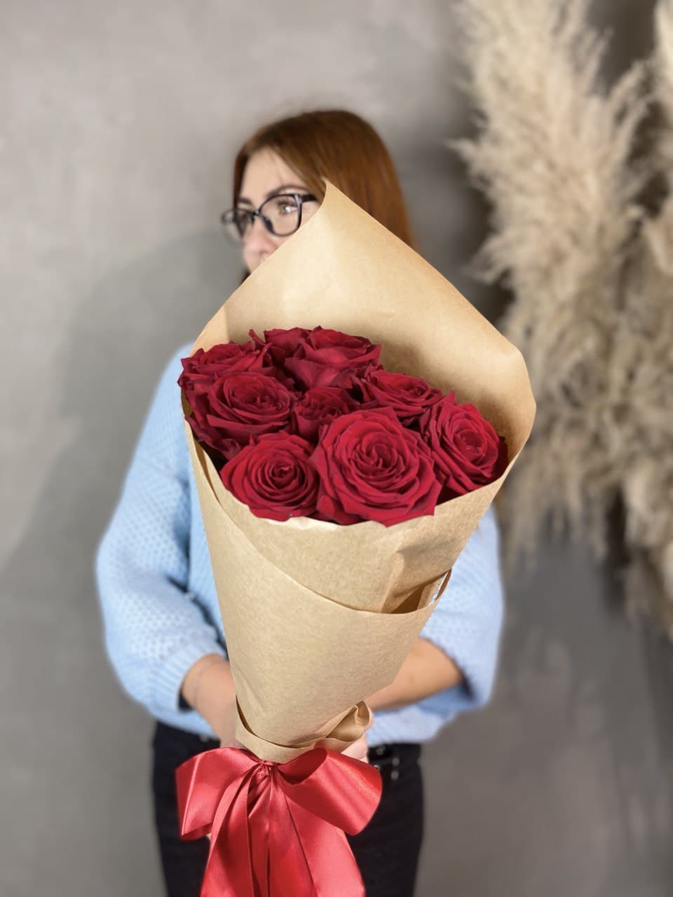 9 красных роз в крафте в Нижнем Новгороде