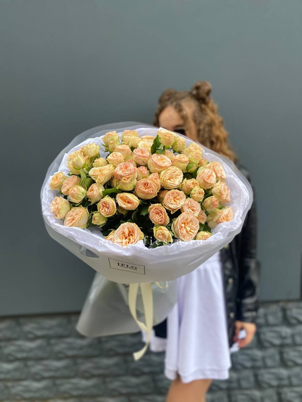 15 пионовидных роз в Нижнем Новгороде