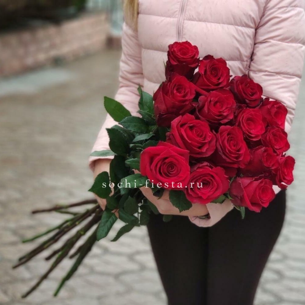 15 высоких красных роз в Нижнем Новгороде