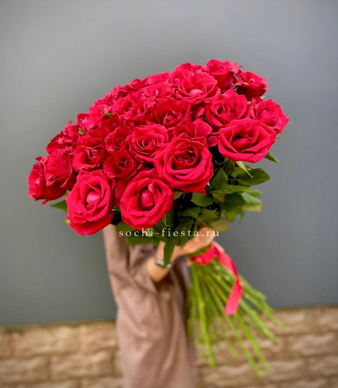 51 высокая красная роза в Нижнем Новгороде