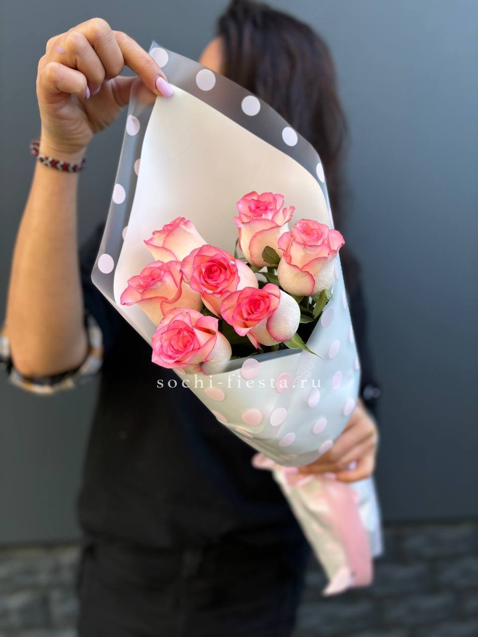 7 роз "Джумилия" с доставкой в Нижнем Новгороде