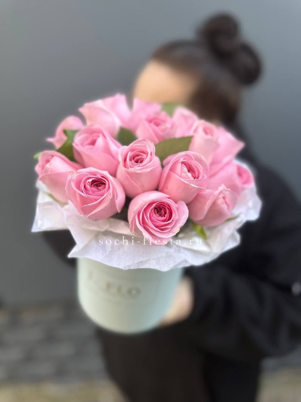 17 розовых роз в цилиндре в Нижнем Новгороде