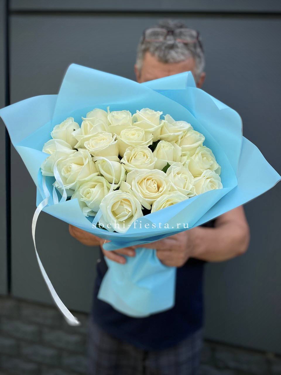 21 белая роза в Нижнем Новгороде
