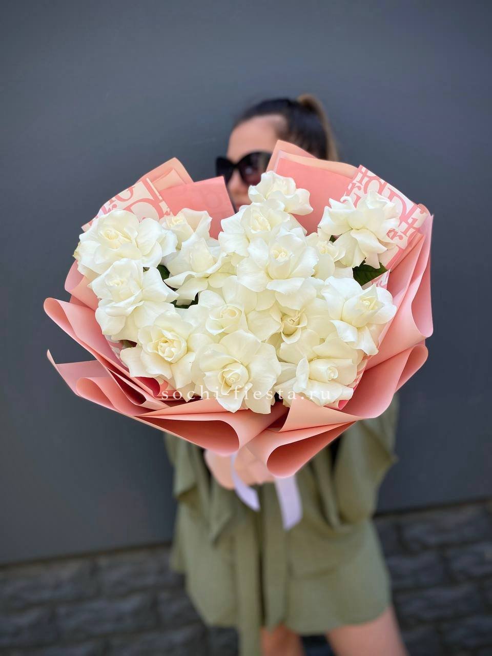 Белые розы "Amore" в Нижнем Новгороде