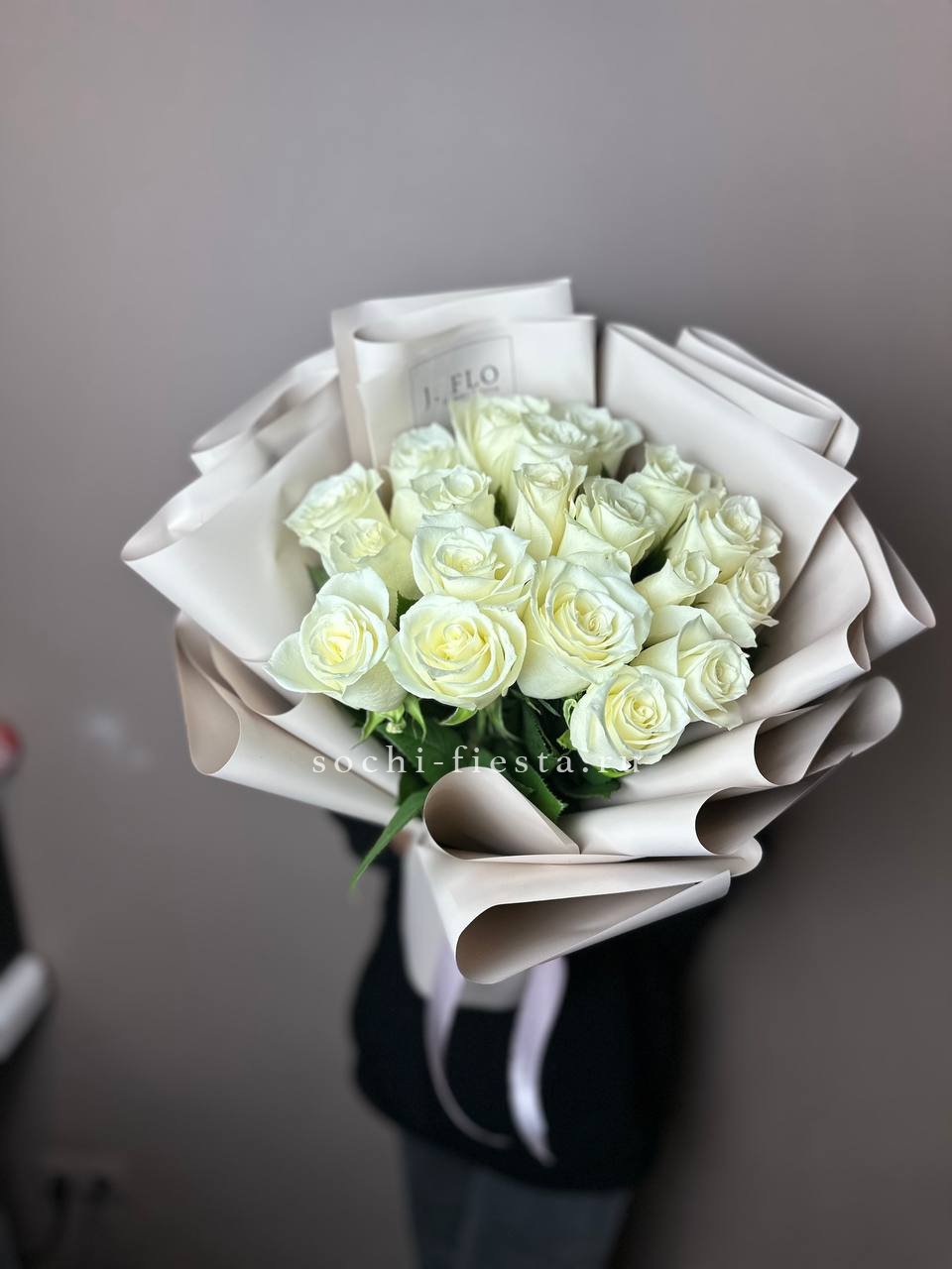 19 белых роз  в Нижнем Новгороде