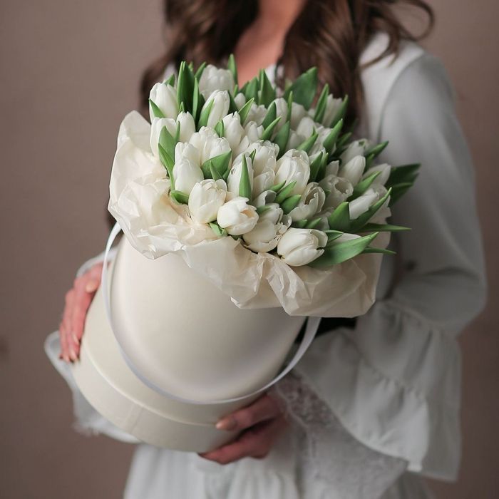 Тюльпаны в цилиндре SNOW в Нижнем Новгороде