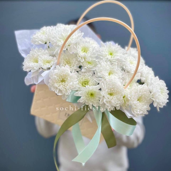 Сумочка с хризантемами с доставкой в Нижнем Новгороде