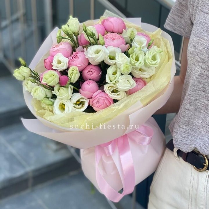 Букет кустовых роз с эустомой в Нижнем Новгороде