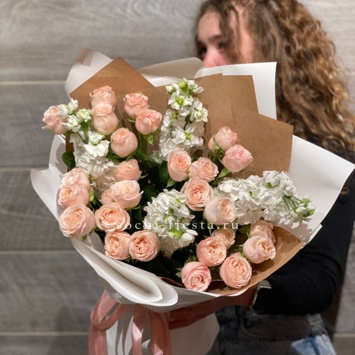 Букет бомбасти и маттиола в Нижнем Новгороде