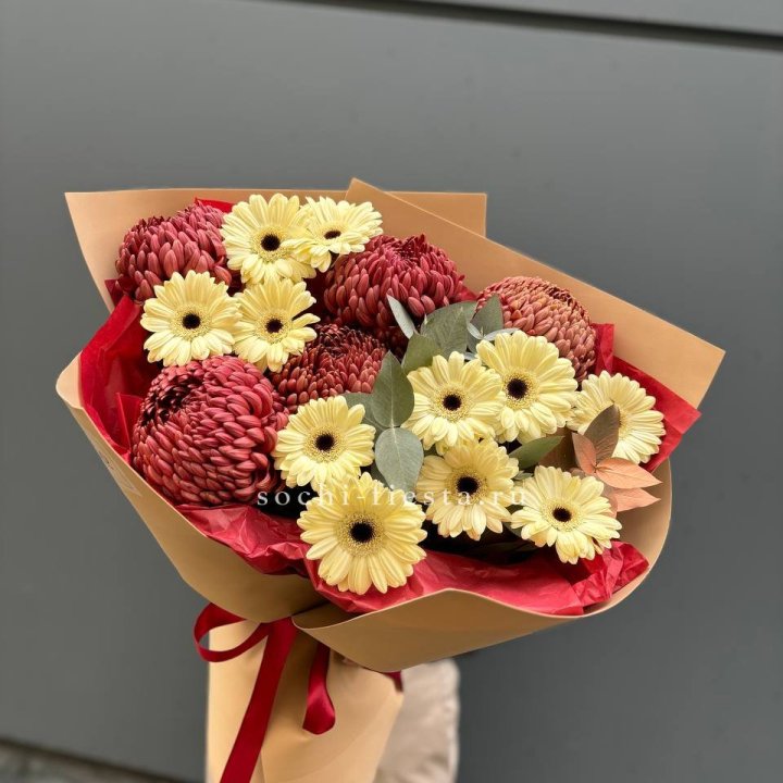 Букет гербер и хризантем Бигуди в Сириусе