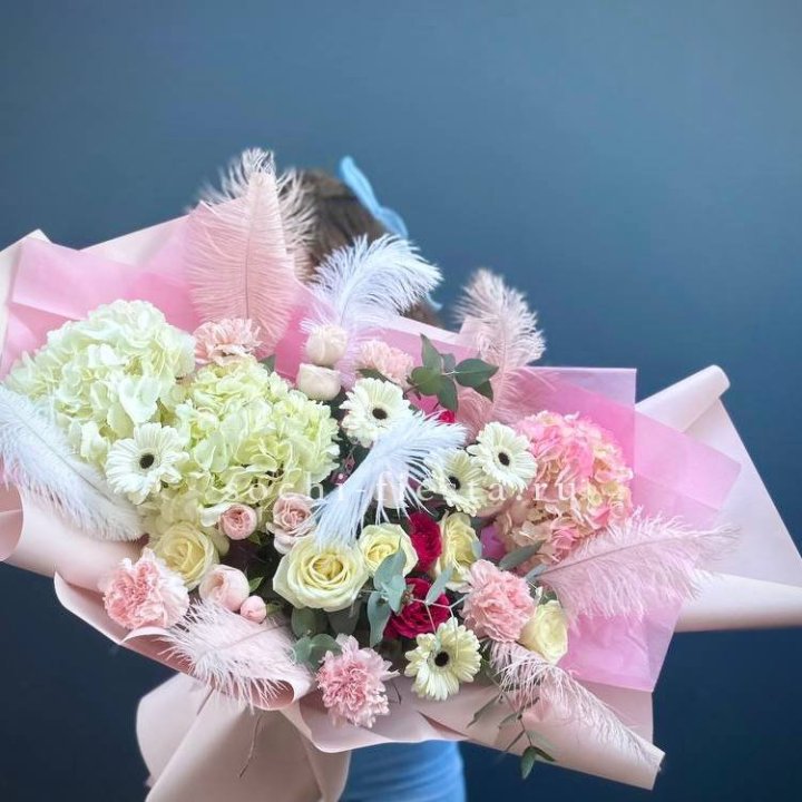 Дизайнерский букет "Валенсия-3" в Сириусе