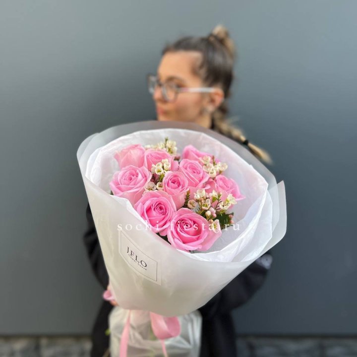 Букет розовых роз  в Сириусе