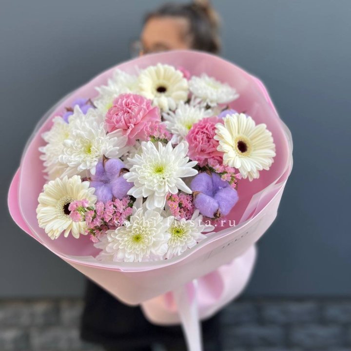 Букет цветов "Пинк спринг" в Сириусе
