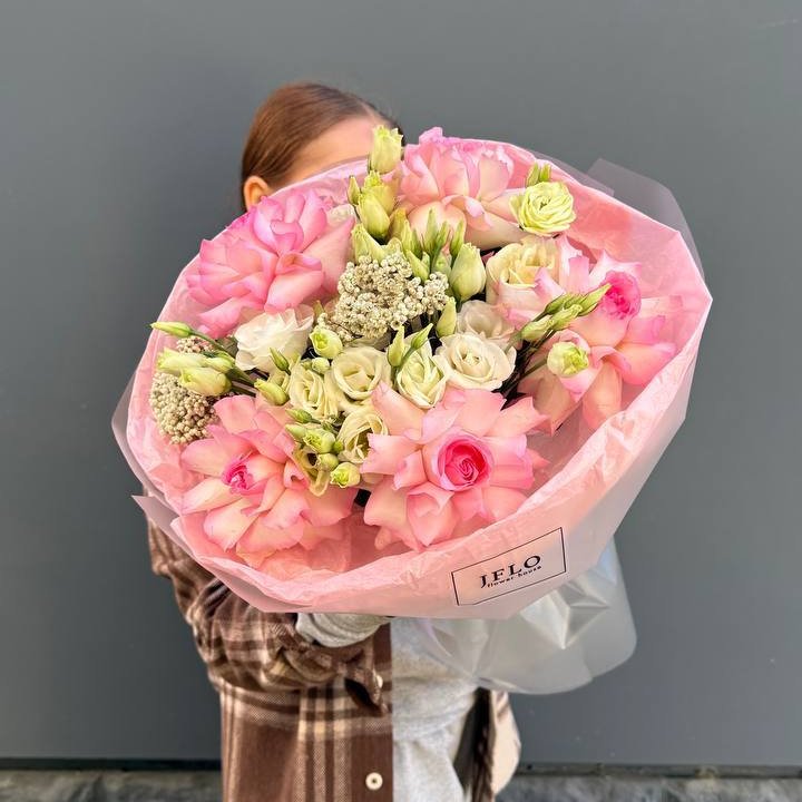 Букет "Розы с эустомой" в Сириусе