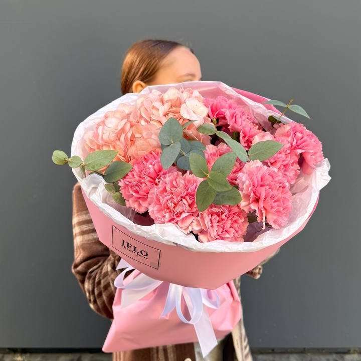 Дуо диантусы и гортензия в Сириусе