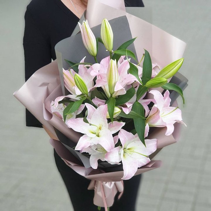 Букет розовых лилий в Нижнем Новгороде