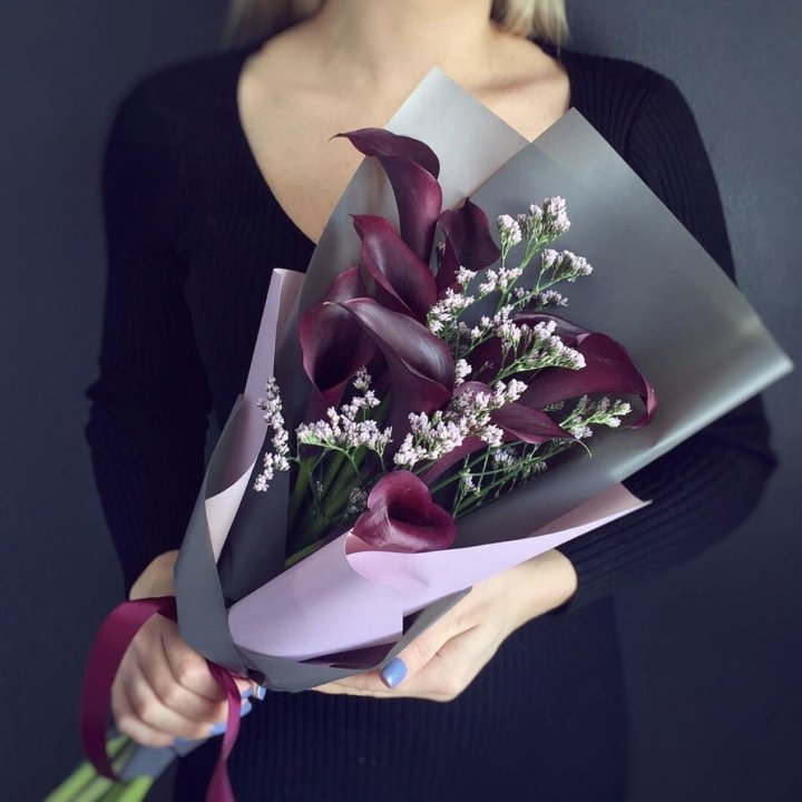 Букет фиолетовых калл в Сириусе