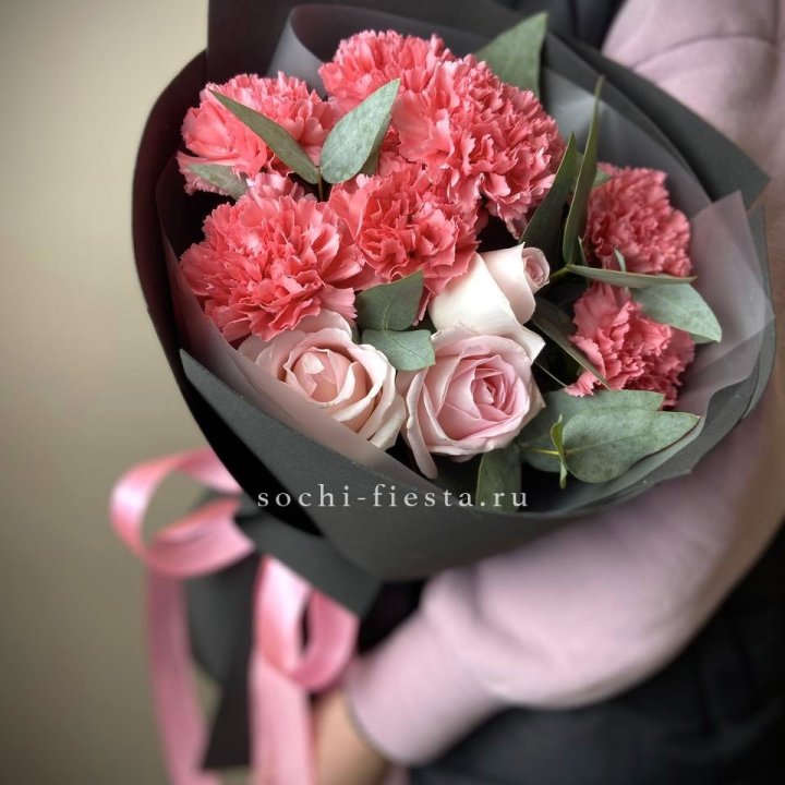 Букет из роз и диантусов "Пенелопа" в Нижнем Новгороде