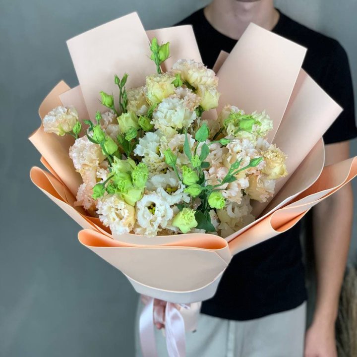 Букет эустом "Крем" в Сириусе