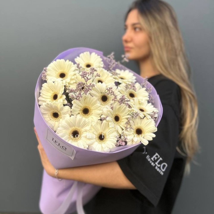 Букет голландских гербер "Лавандер" с доставкой в Сириусе