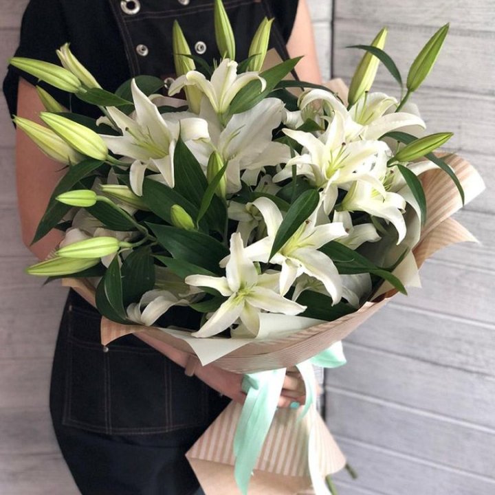 Букет белых лилий в Нижнем Новгороде