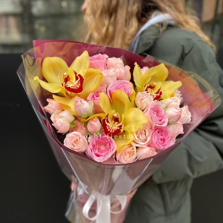  Букет орхидей и роз Есенья в Нижнем Новгороде