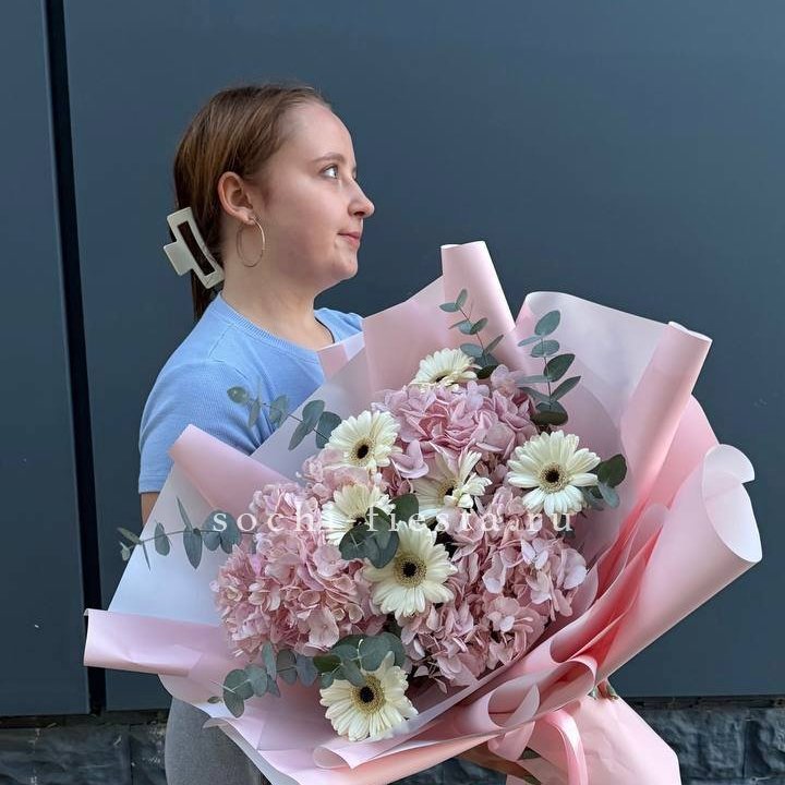 Букет "Знак любви" в Сириусе