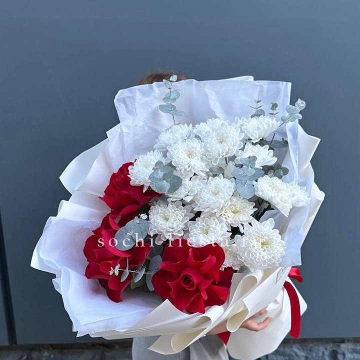 Дуо розы и хризантемы в Сириусе