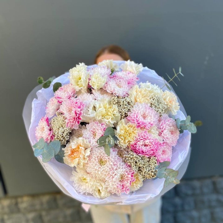 Букет из стойких цветов  в Сириусе